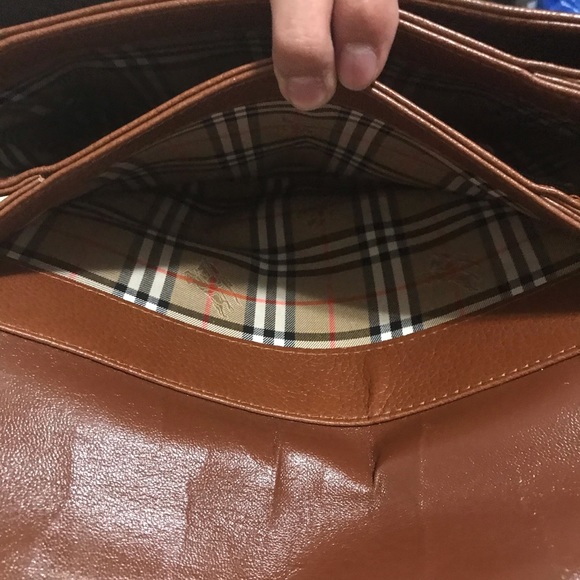 SEND me an offer
Burberrys of London 🌹Price⬇️⬇️⬇️ - Picture 9 of 13